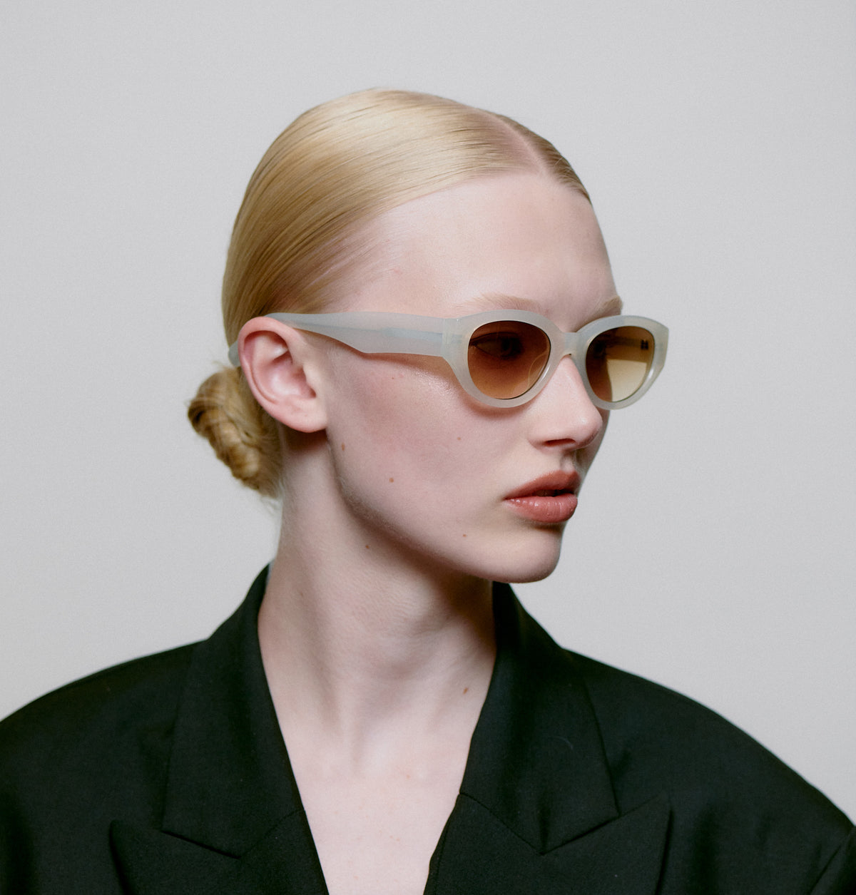 A.KJÆRBEDE Sonnenbrille Winnie Cream Bone