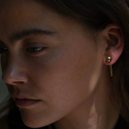 BANDHU Conflicting earrings gold plated