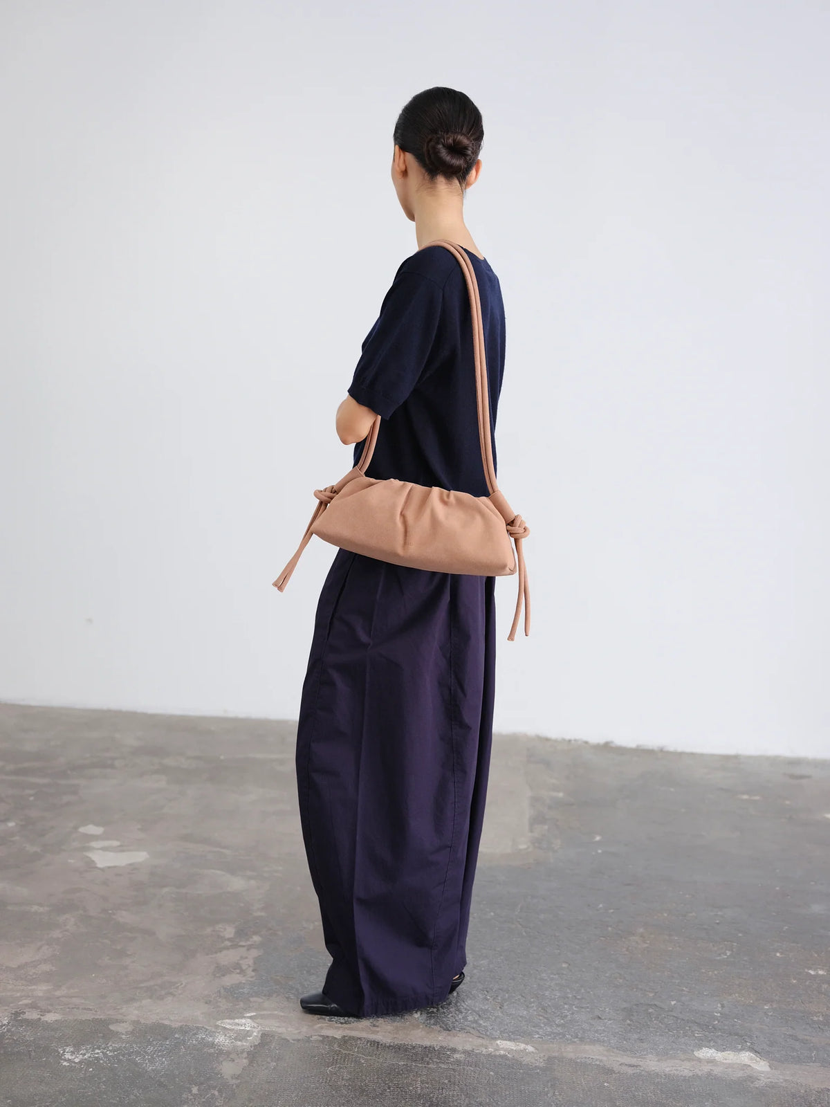 ÖLEND Dumpling Bag Suede - dust pink