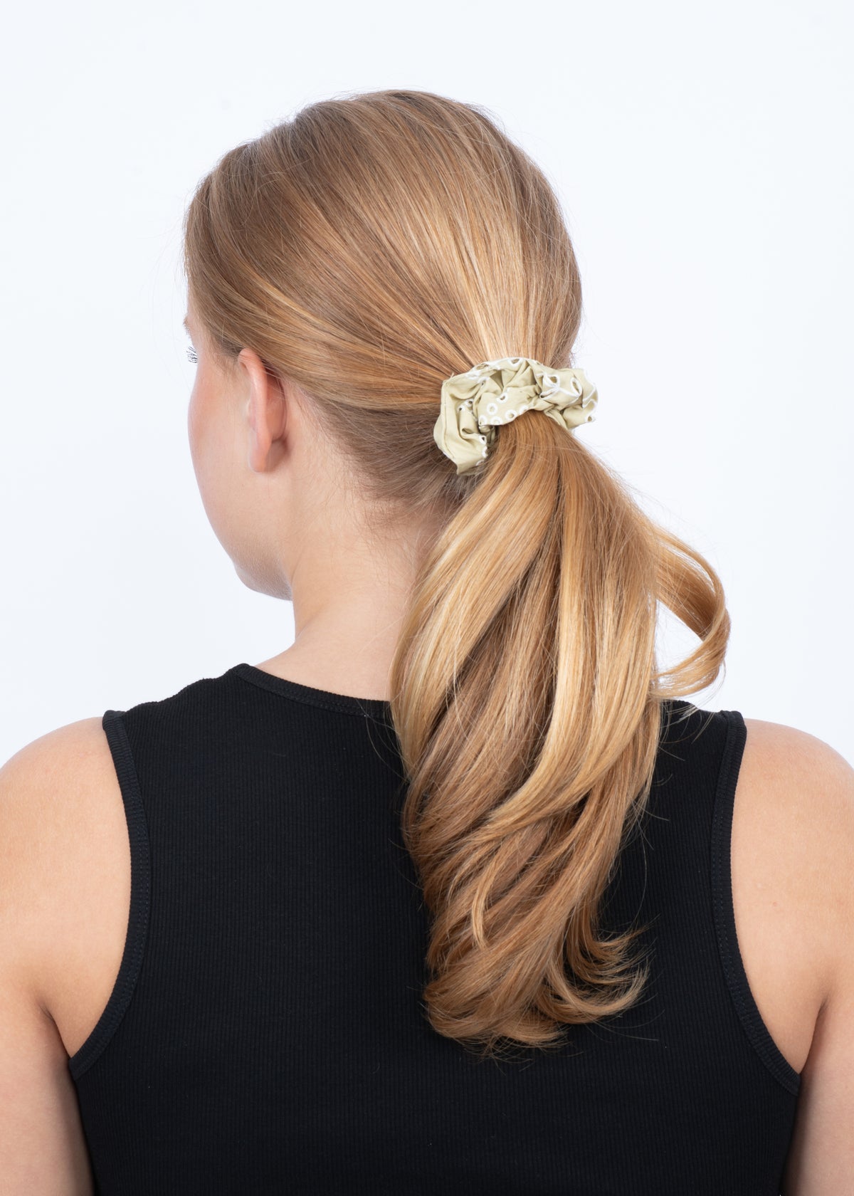 SUI AVA Floral Broderie Scrunchie - pistachio