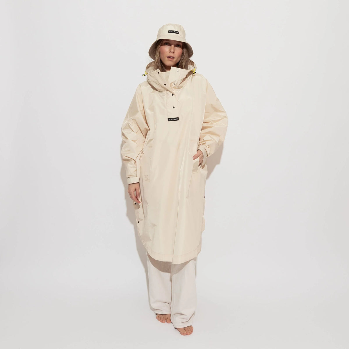 VIVI MARI Raincoat Solid sand